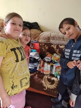 Donacija garderobe i namirnica za porodicu Ratković 2 Donacija garderobe i namirnica za porodicu Ratković 2