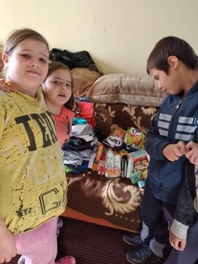 Donacija garderobe i namirnica za porodicu Ratković 3 Donacija garderobe i namirnica za porodicu Ratković 3