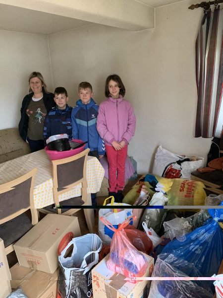 Donacija hrane, garderobe i školskog pribora za porodicu Filimonović 2 Donacija hrane, garderobe i školskog pribora za porodicu Filimonović 2