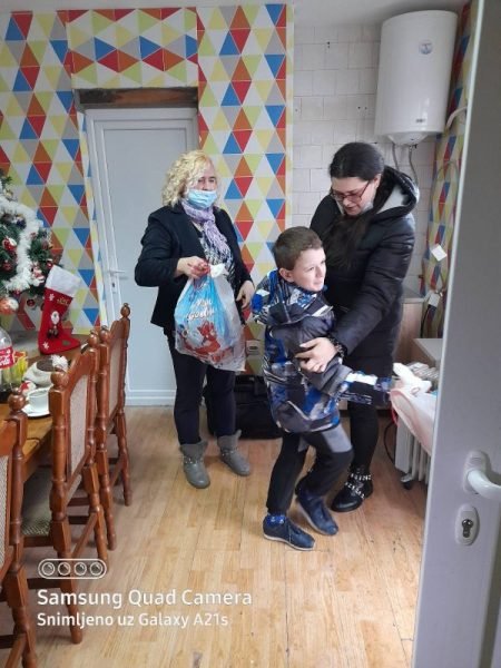 Donacija paketića udruženju AU Autizam Valjevo 3 Donacija paketića udruženju AU Autizam Valjevo 3