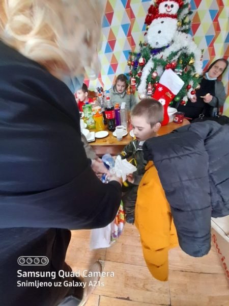 Donacija paketića udruženju AU Autizam Valjevo 2 Donacija paketića udruženju AU Autizam Valjevo 2