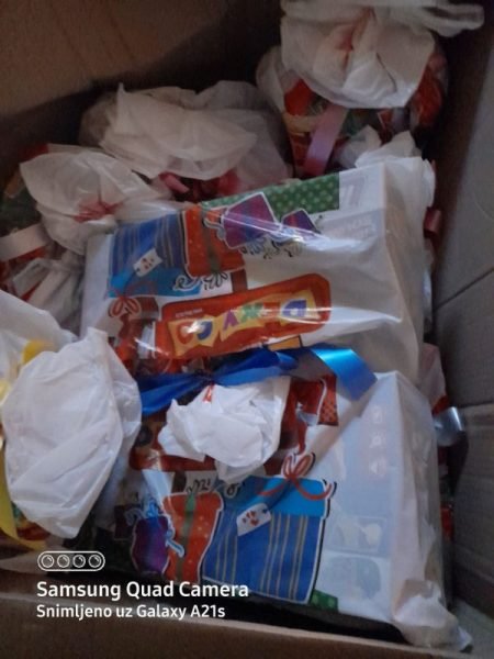 Donacija paketića udruženju AU Autizam Valjevo 5 Donacija paketića udruženju AU Autizam Valjevo 5
