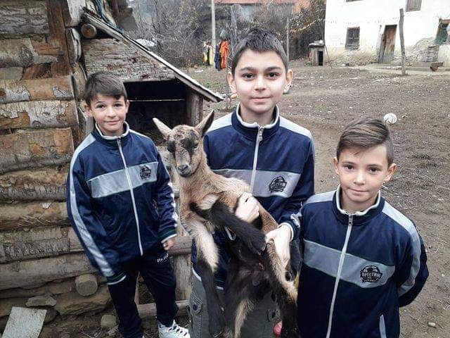 Donacija garderobe za porodicu Trajković 1 Donacija garderobe za porodicu Trajković 1