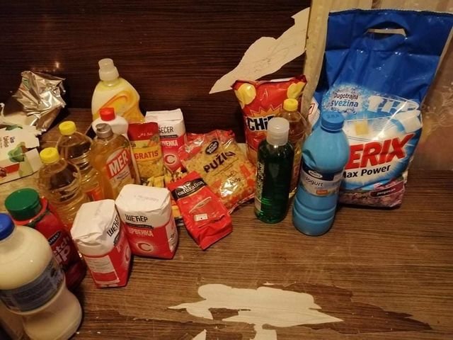 Kupovina namirnica za porodicu Stevanović 1 Kupovina namirnica za porodicu Stevanović 1