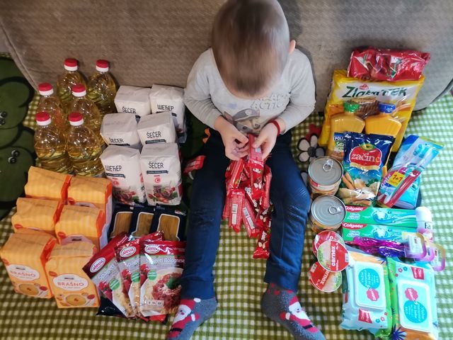 Kupovina namirnica za porodicu Ilić 1 Kupovina namirnica za porodicu Ilić 1