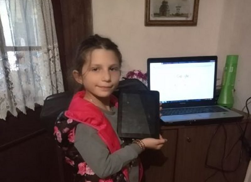 Donacija laptopa i tableta za porodicu Ignjatović 1 Donacija laptopa i tableta za porodicu Ignjatović 1