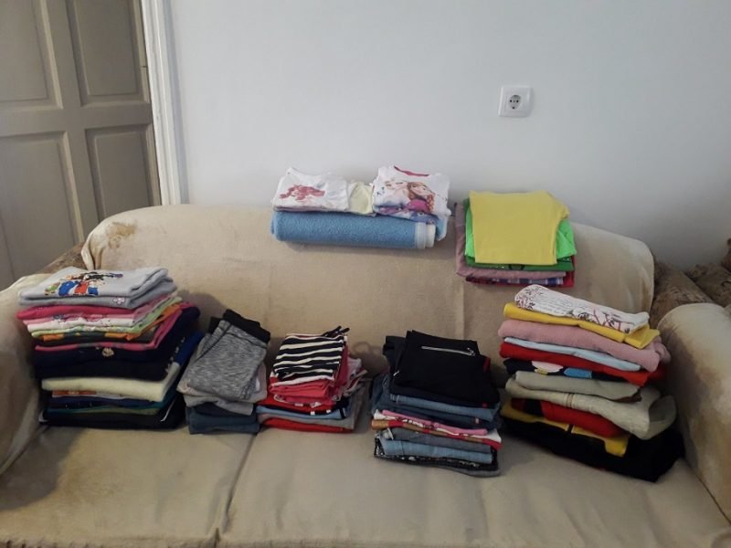Donacija garderobe i igračaka za porodicu Stevanović 1