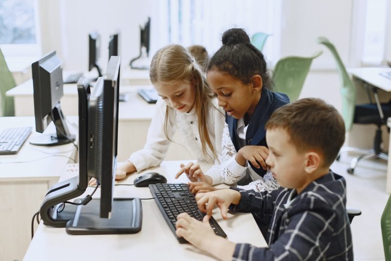 Digitalna tehnologija za online edukaciju naše omladine! 6 Digitalna tehnologija za online edukaciju naše omladine!
