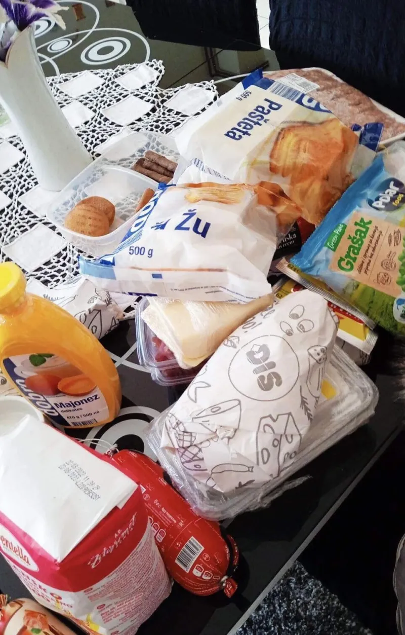Kupovina namirnica za porodicu Šipetić