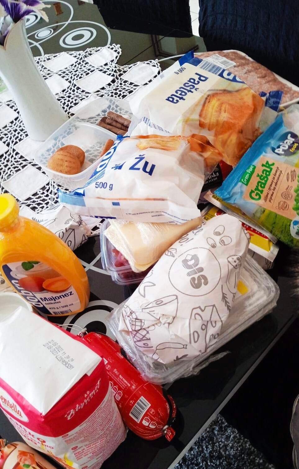 Kupovina namirnica za porodicu Šipetić 1
