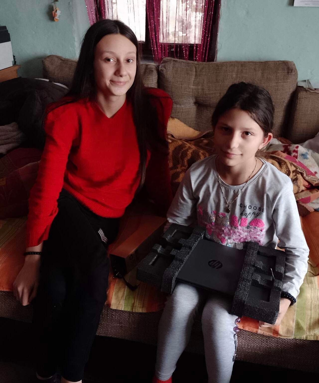 Donacija laptopa za sestre Ignjatović 2