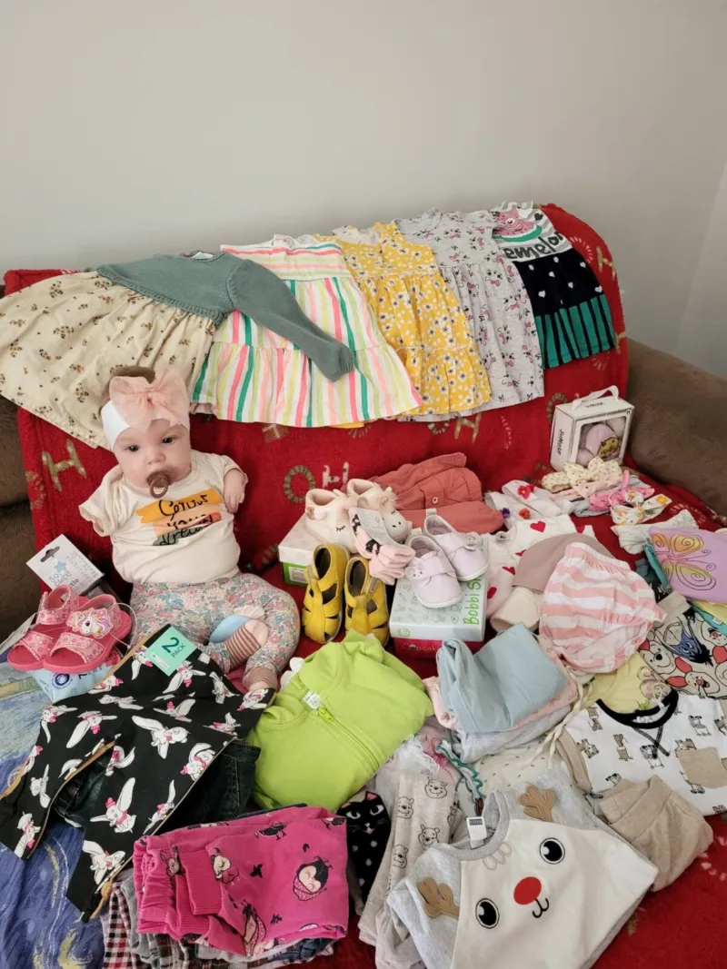 Donacija garderobe bebi Irini
