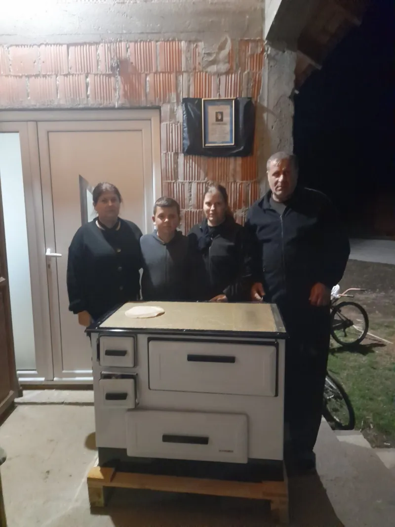 Kupovina šporeta porodici Apostolović /saradnja sa Udruženjem ,,Reiki Srbije“/