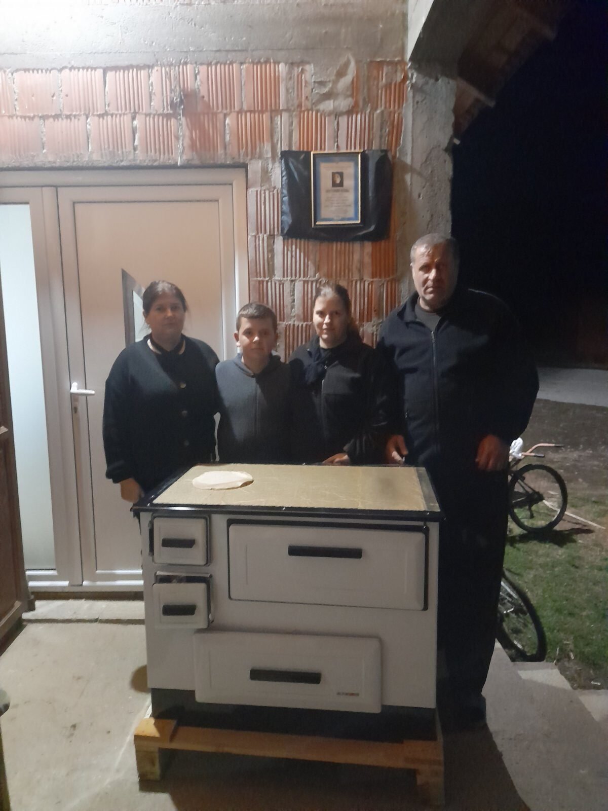 Kupovina šporeta porodici Apostolović /saradnja sa Udruženjem ,,Reiki Srbije"/ 2 Kupovina šporeta porodici Apostolović /saradnja sa Udruženjem ,,Reiki Srbije"/ 2