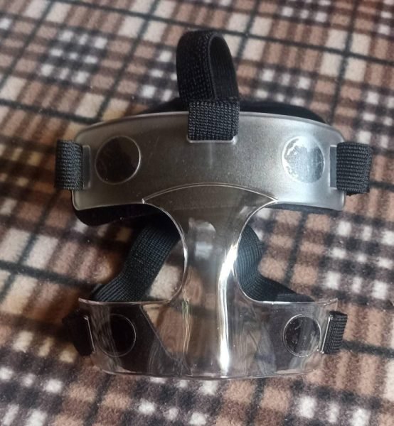 Donacija zaštitne maske dečaku koji je pretrpeo vršnjačko nasilje 1