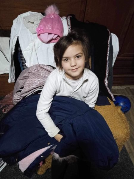Donacija očuvane garderobe porodici Nađ 1