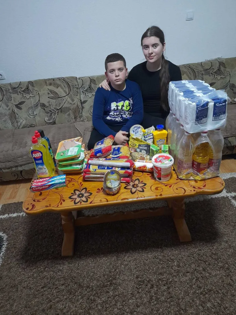 Kupovina namirnica porodici Apostolović /firma 3AP/