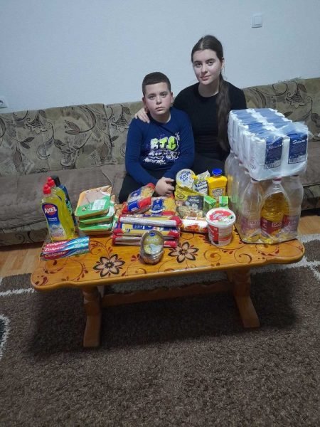 Kupovina namirnica porodici Apostolović /firma 3AP/
