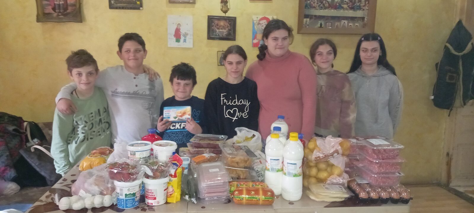 Kupovina namirnica porodici Kačikola 2 Kupovina namirnica porodici Kačikola 2