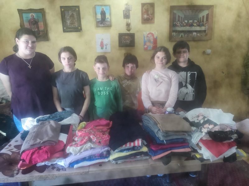 Donacija očuvane garderobe porodici Kačikola