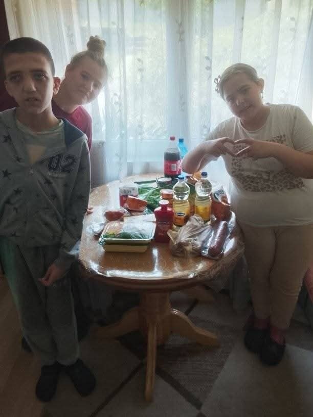 Kupovina namirnica porodici Ratković 2 Kupovina namirnica porodici Ratković 2