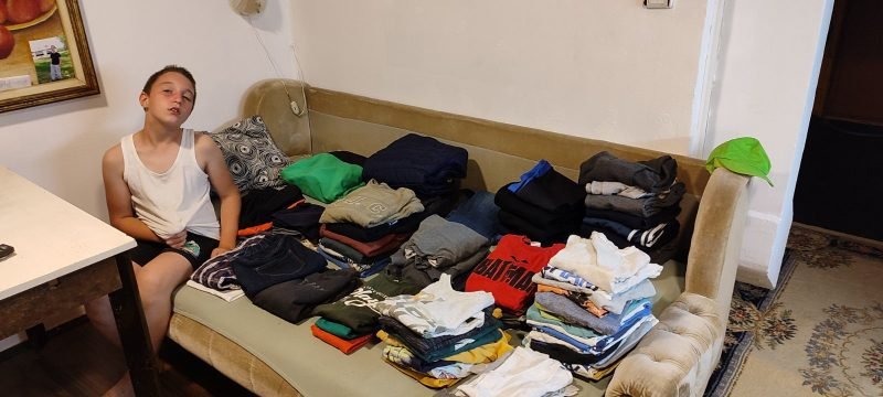 Donacija očuvane i nove garderobe porodici Stevanović iz Jagodine