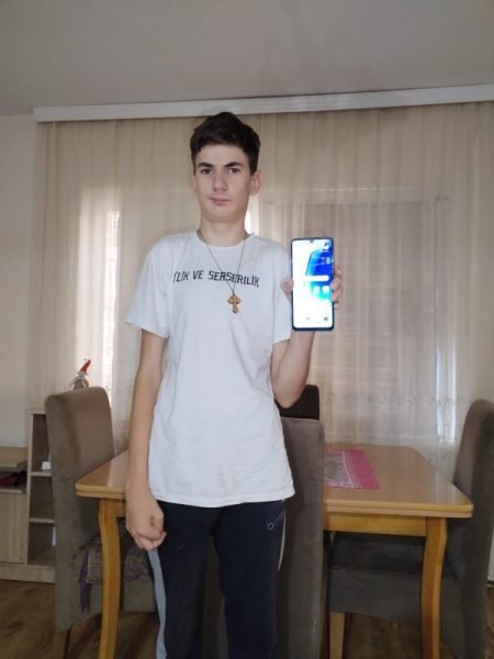 Donacija novog mobilnog telefona Dimitriju Todosijeviću