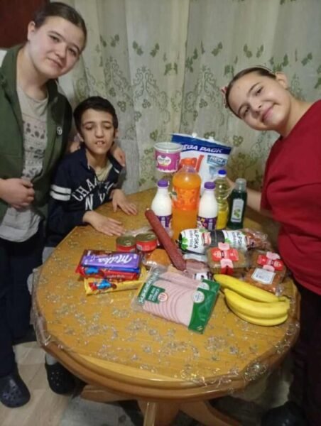 KUPOVINA NAMIRNICA PORODICI RATKOVIĆ
